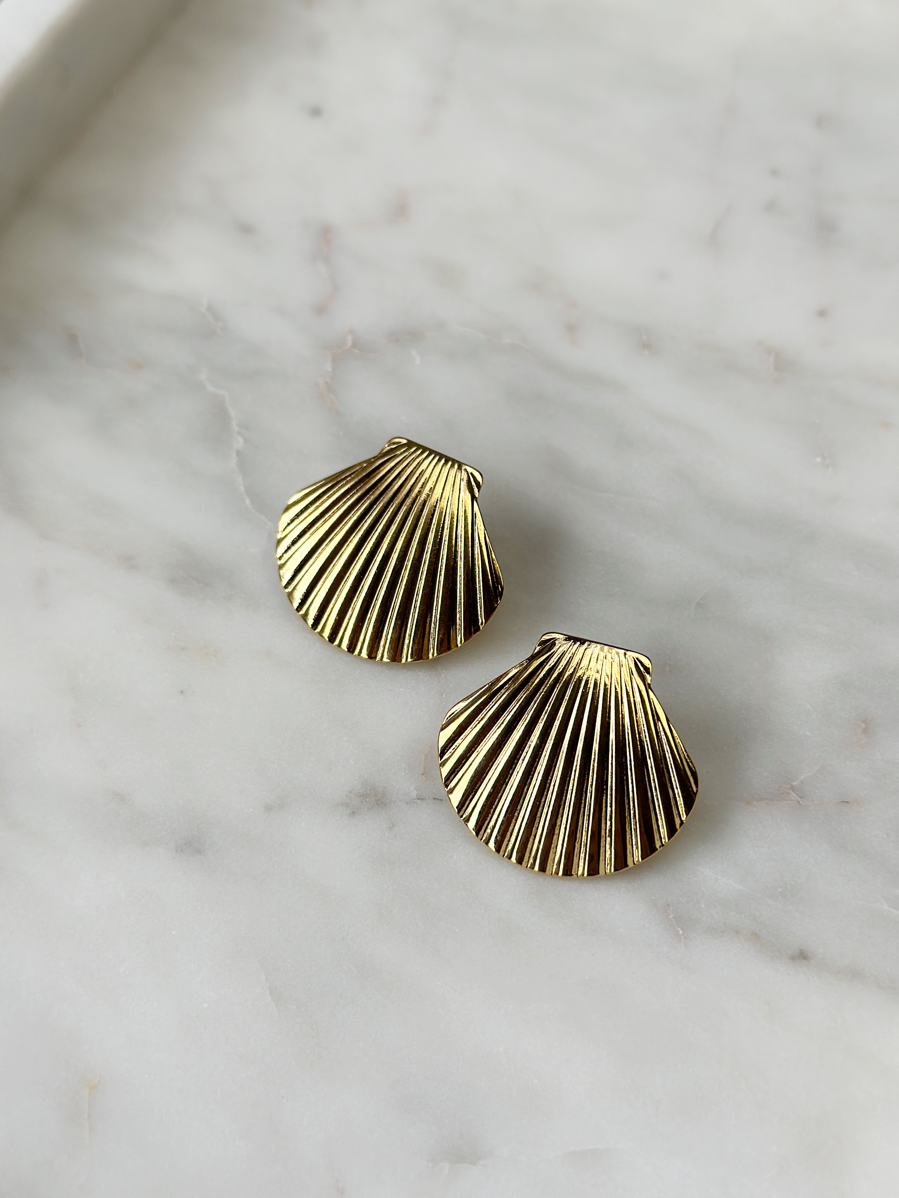 Seashell Studs Large - Gold