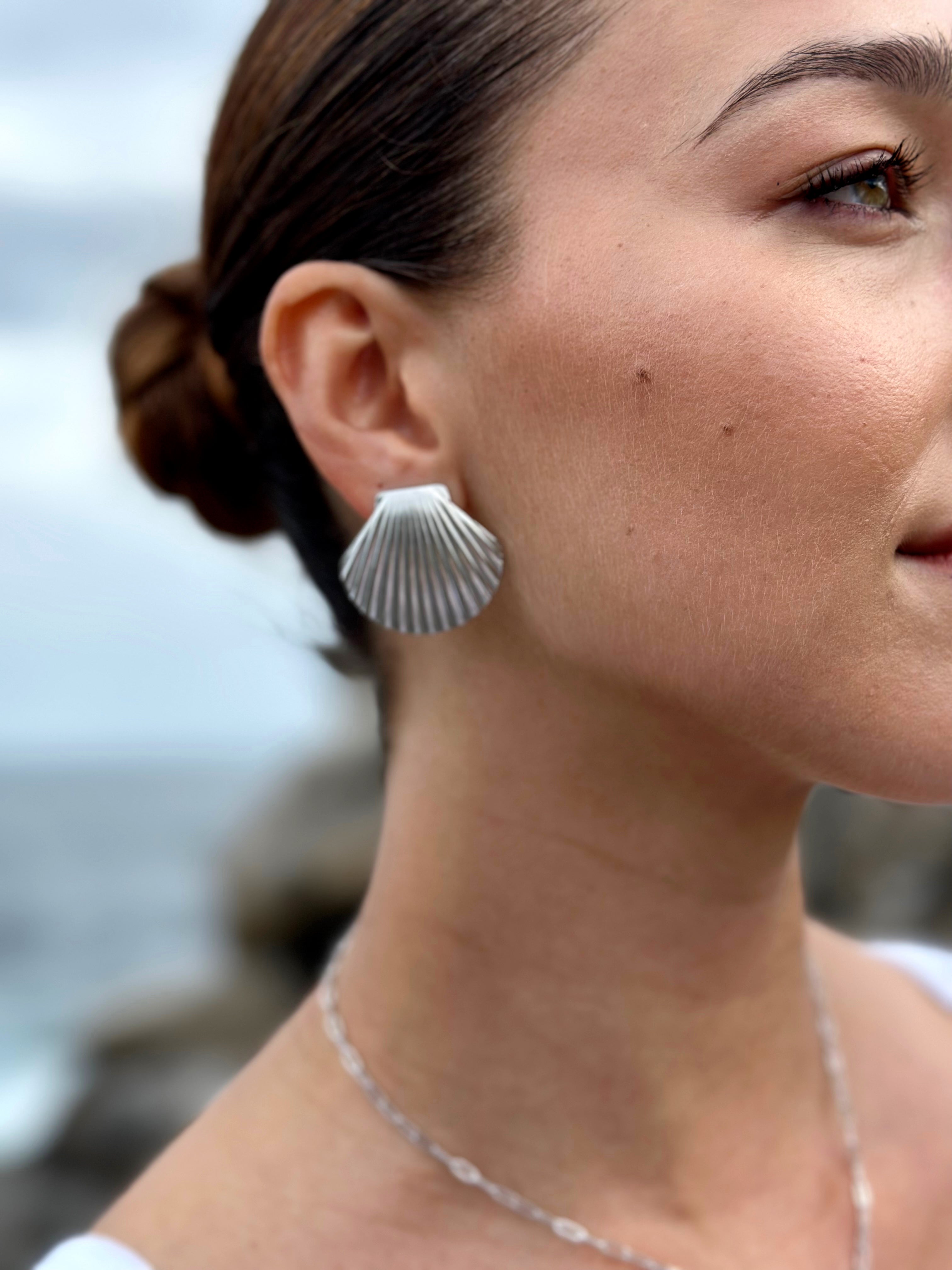 Seashell Studs Large - Silver