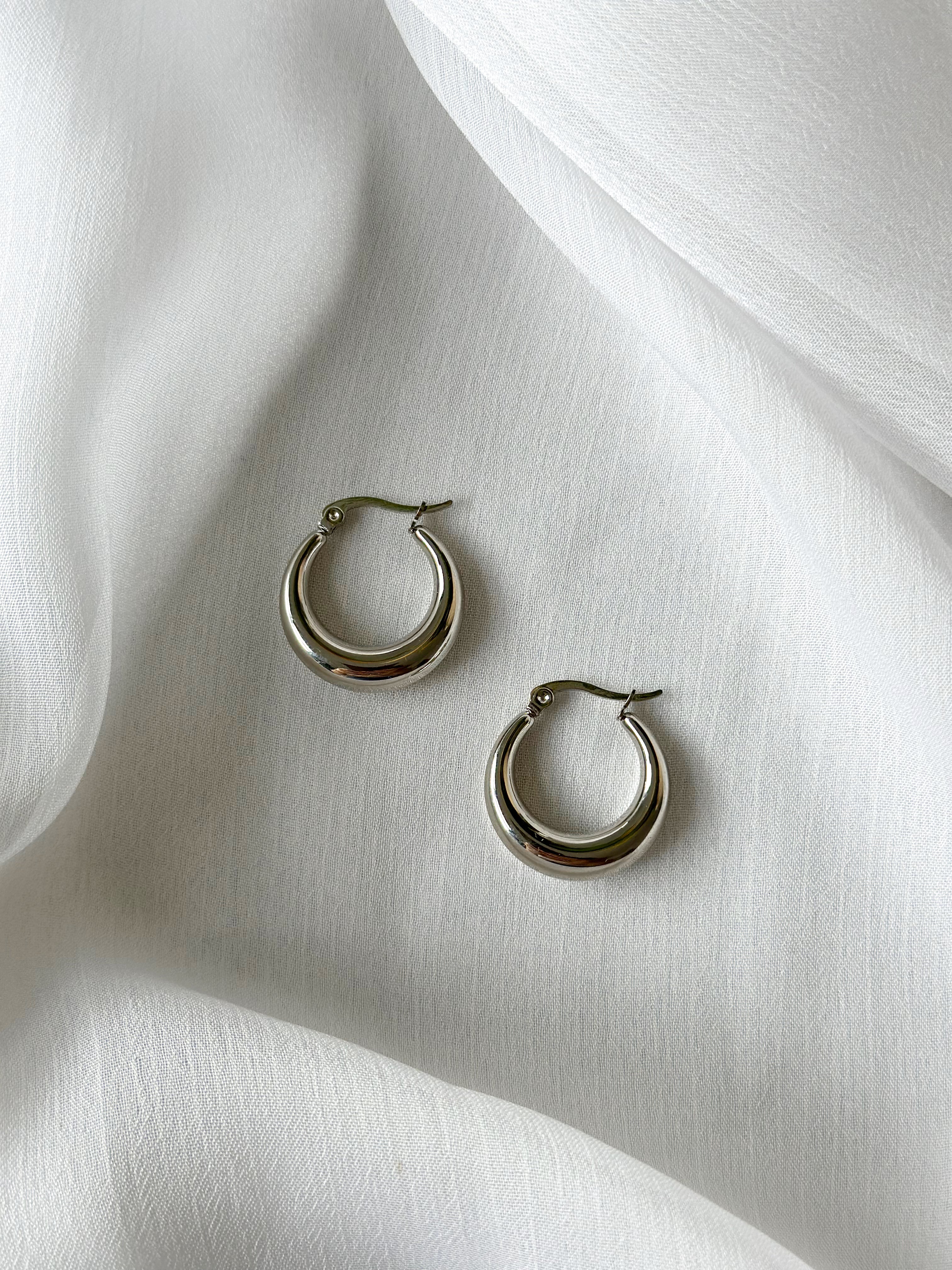 Esmerelda Hoop Earrings - Silver 23mm