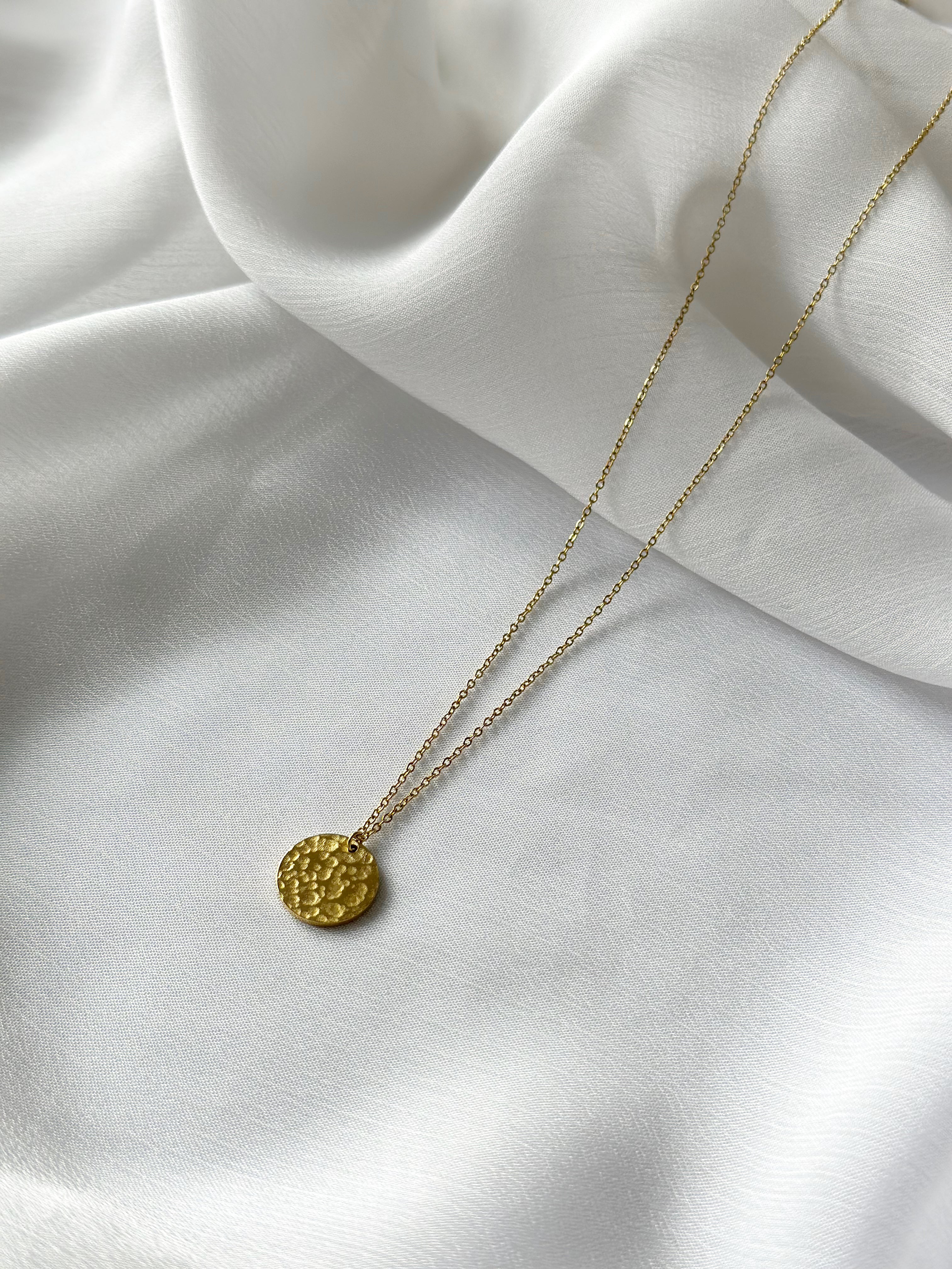 Clara Hammered Disc Necklace - Gold