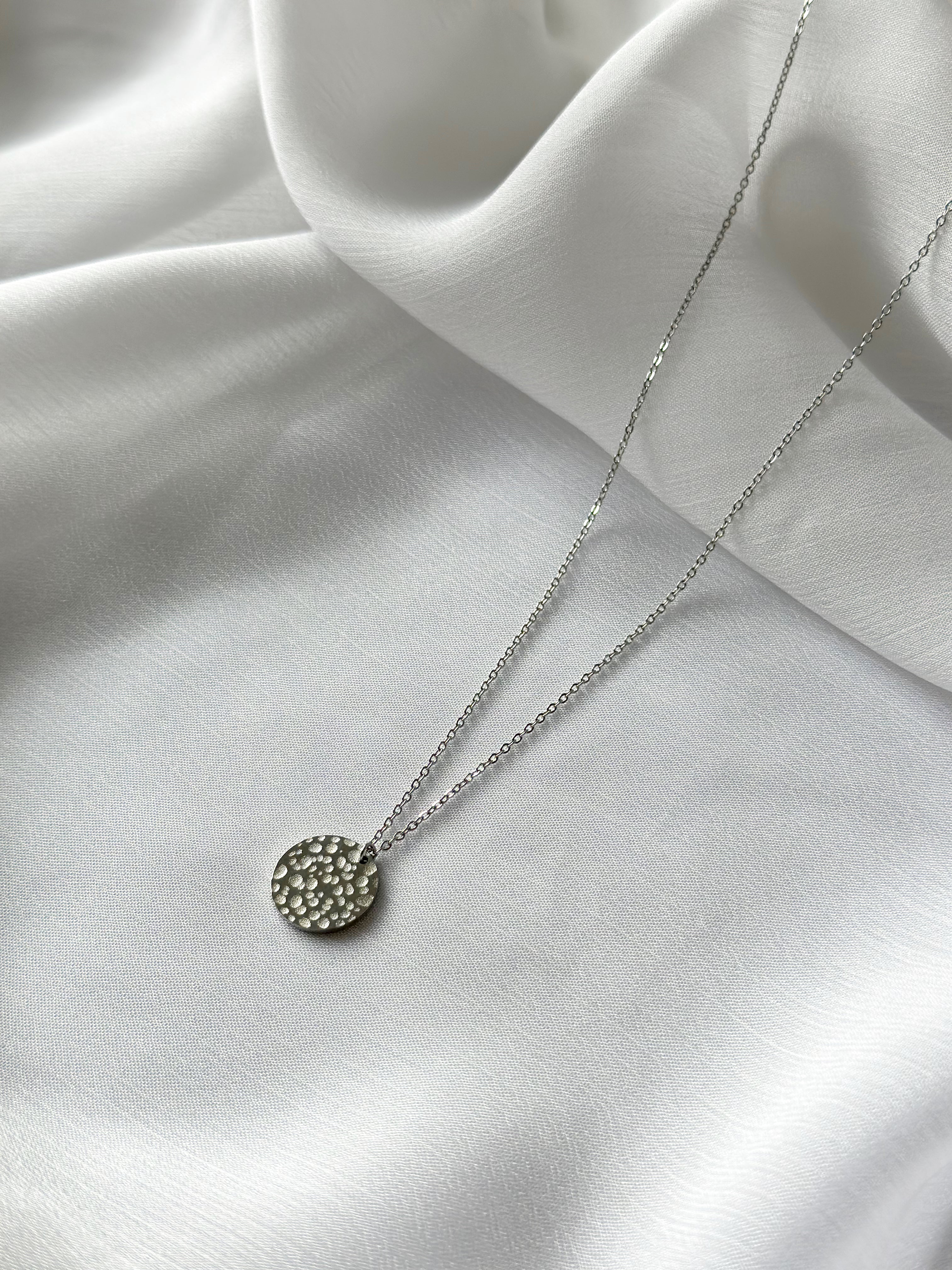 Clara Hammered Disc Necklace - Silver