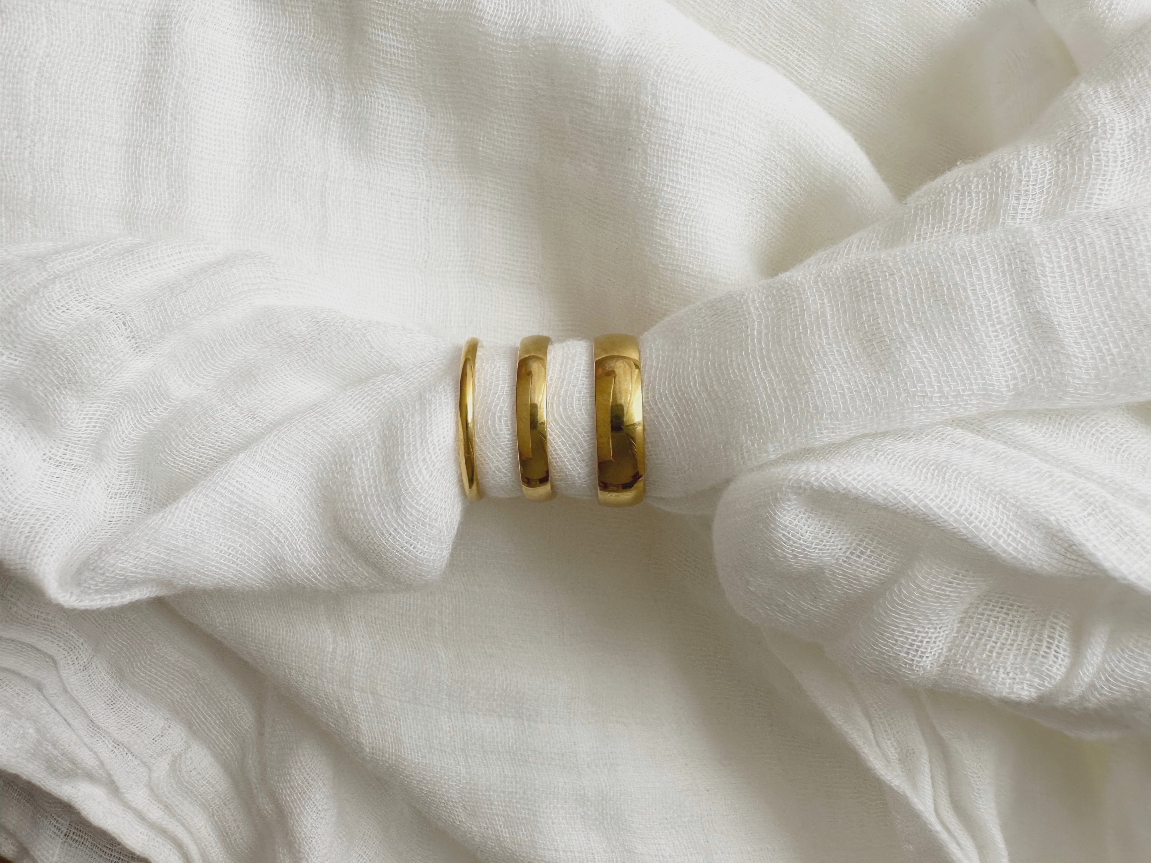 Curved Band Ring - Gold (2mm)